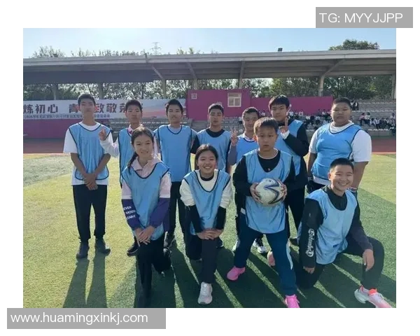 路人意外邂逅足球明星瞬间共同分享激情与梦想的美好时刻